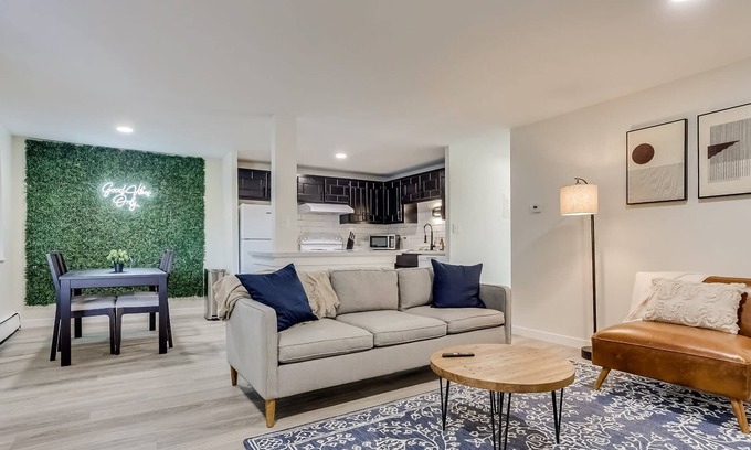 Arvada Plaza Area Apartamento | Apartment in Downtown Arvada | Near Red Rocks