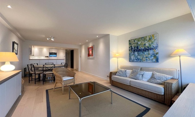 Duinbergen Apartamento | Apartamento en Duinbergen con vistas al mar