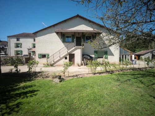Dombasle-devant-Darney Apartamento | Apartment in Darney with Meadow Views