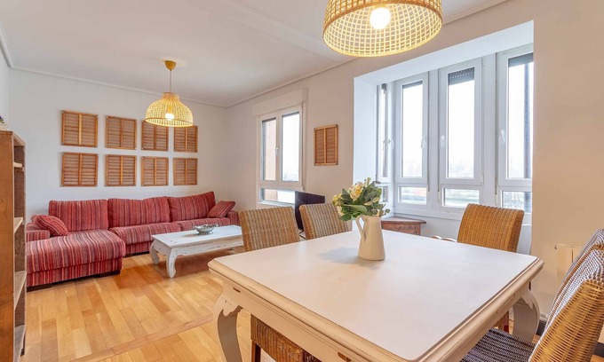Erandio Apartamento | Apartamento frente Ría Bilbao, cerca del metro