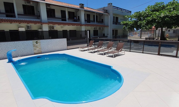 Itapoa Apartamento | Apartamento en urbanización cerrada con piscina.