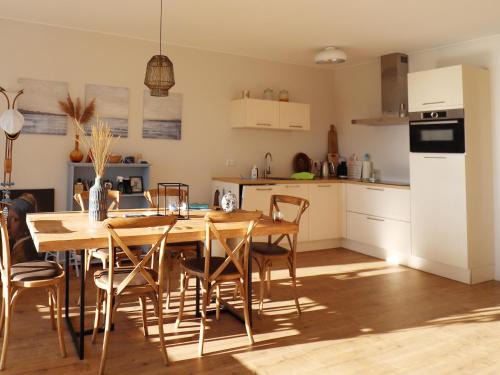 Heeg Apartamento | Apartment in Heeg with Heegermeer Views, cleaning included