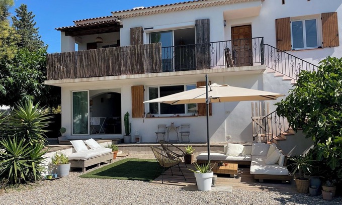 Sollies Pont Casa | Apartment in high Villa near the center