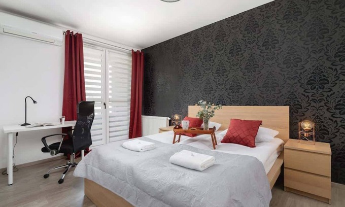 Czyzyny Apartamento | Apartment in Kraków | 3 Bedrooms | 2 Balconies