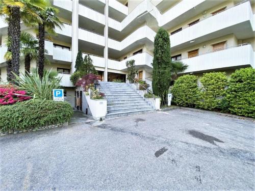 Luino Apartamento | Apartment in Luino with Lake Maggiore Views