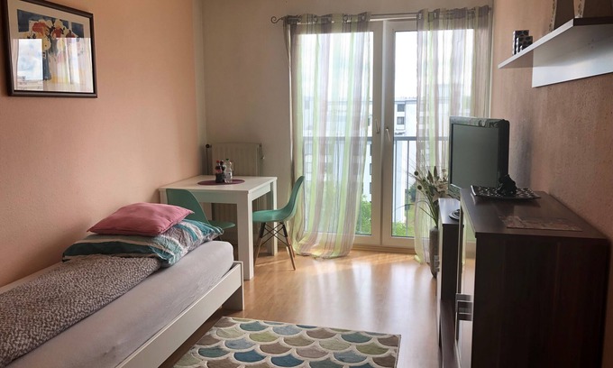 Hartenberg-Munchfeld Apartamento | Apartment in Mainz - Wohn-schlafzimmer mit Kochnische und Bad