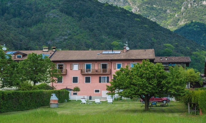Mezzolago Apartamento | Apartamento en Mezzolago con vistas al Lago Ledro