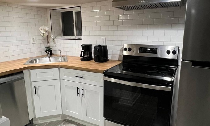 Ironbound District Apartamento | Apartment in Newark Cozy & Stylish Studio for 4.