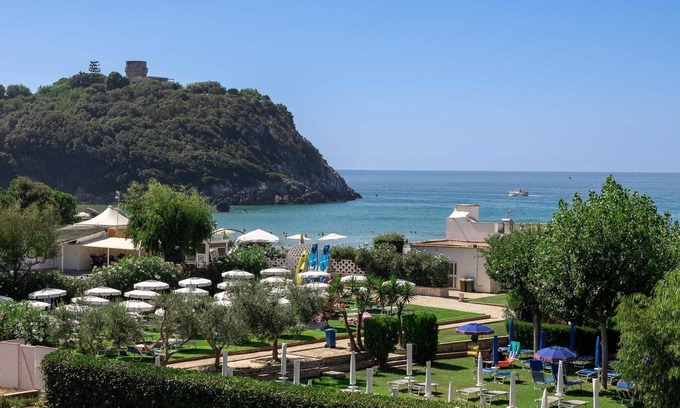 Gaeta Apartamento | Apartment in portion of villa with solarium and beach.
