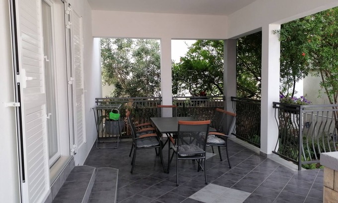 Razanj Apartamento | Apartamento en Ražanj con Terraza, Acondicionador, WIFI, Lavadora (3567-1)