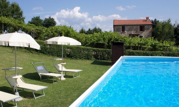 Casalfiumanese Apartamento | Espacioso Apartamento en Casalfiumanese con Jardín