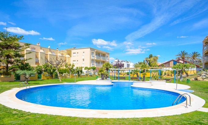 El Roc de Sant Gaieta Apartamento | Apartamento en segunda línea de mar con zona comunitaria y piscina