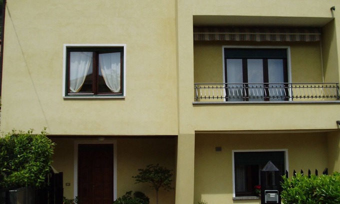 Dongo Apartamento | Apartamento en una casa adosada con gran jardín cerca del lago.