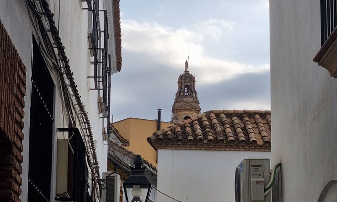 La Trinidad-San Juan y Todos los Santos Apartamento | APARTMENT IN THE COURTYARD OF THE JUDERIA OF CORDOBA