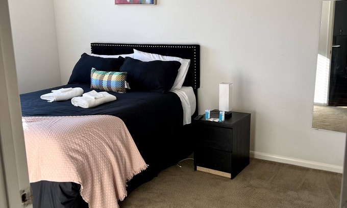 North Burnet Apartamento | Apartment in the Heart of the Domain