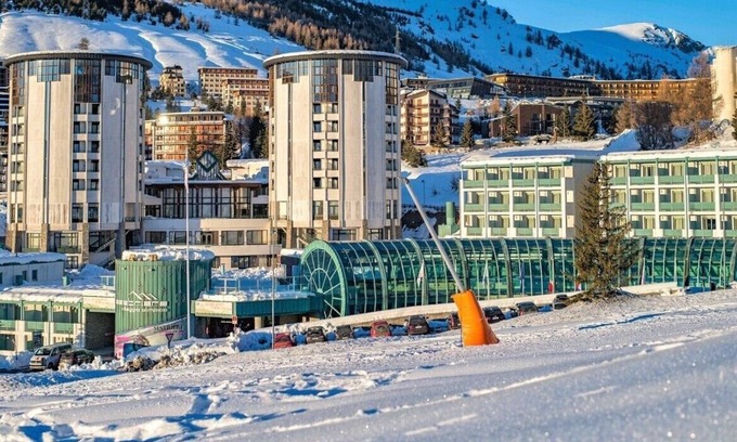 Sestriere Complejo | Apartment in the Olympic village near the center 100 meters from the lifts