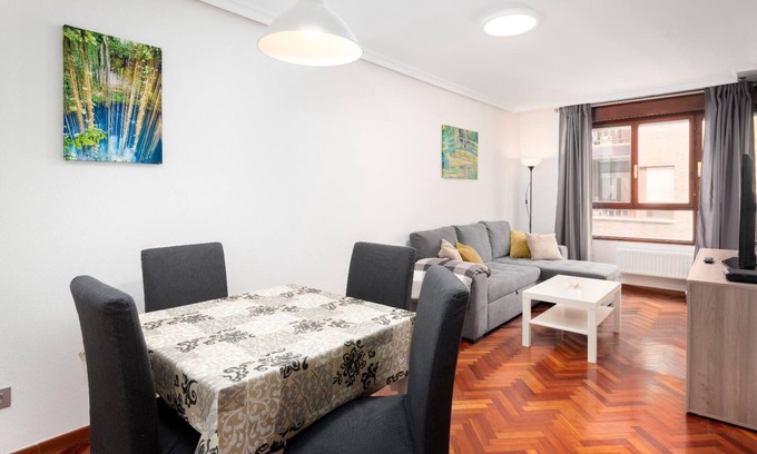 Gijon Apartamento | Apartment in the center of Gijón, great, WIFI, Movistar +, Sofa Bed