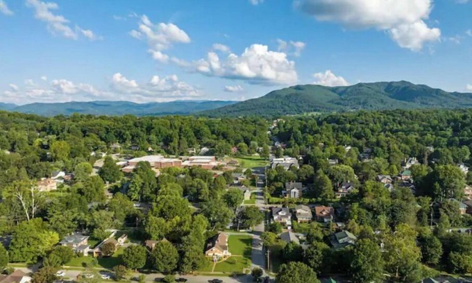 Johnson City Apartamento | Apartment in Tree Streets, beautiful, safe and quiet
