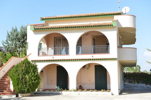 Porto Palo Apartamento | Apartment In Villa near The Sea