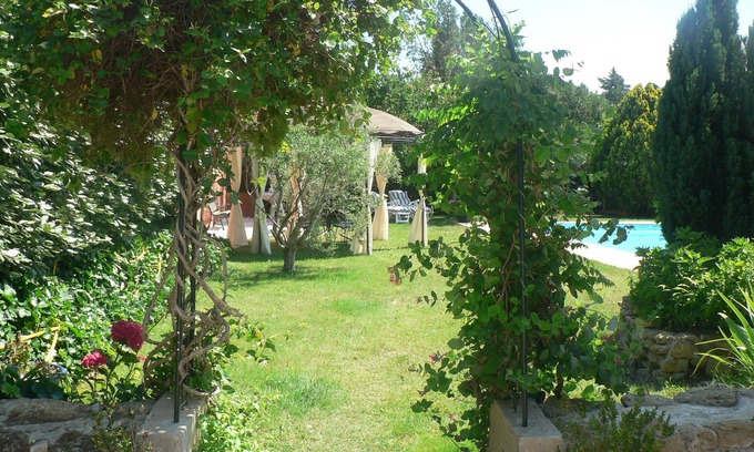 Istres Apartamento | Apartamento indépendant- T 2 en una villa - piscina y jardín.
