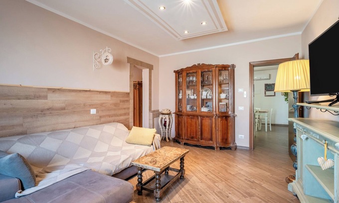 Orentano Apartamento | Apartment 'Candy Home' with Private Veranda, Wi-Fi and Air Conditioning