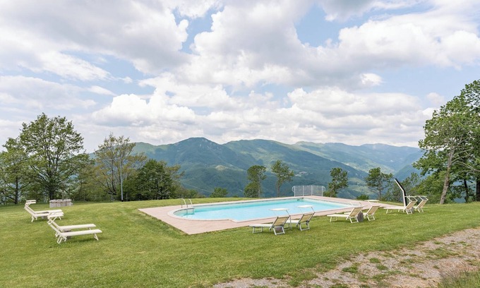 San Marcello Pistoiese Apartamento | Apartamento "Serrino 2" con vistas a la montaña, piscina compartida y Wi-Fi