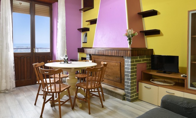 Villagrande Strisaili Apartamento | Apartamento Giulia con vistas al mar, balcón, terraza compartida y Wi-Fi