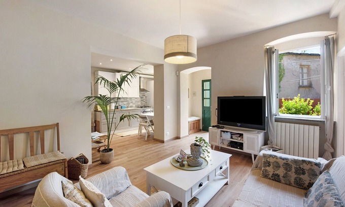 Varazze Apartamento | Apartment 'Itaca' with Balcony and Wi-Fi