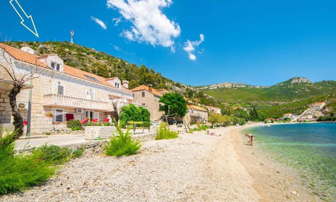 Trstenik Apartamento | Apartment Jelka-2 by Interhome