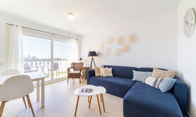 Almerimar Apartamento | Apartamento 'Justo en el corazón del pueblo' con vistas al mar, balcón y Wi-Fi