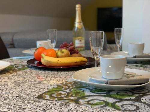 Westhoven Apartamento | Apartment Köln Ensen