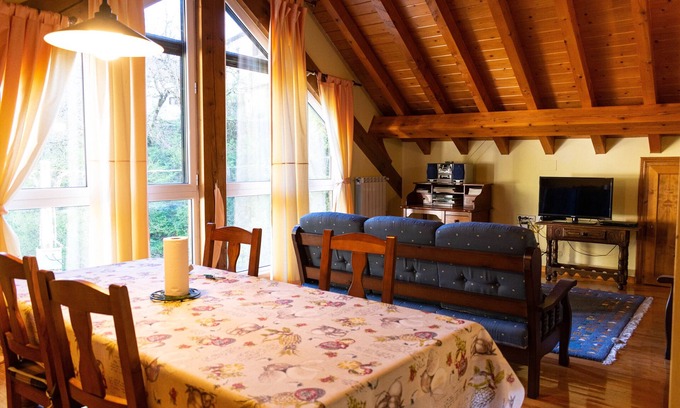 Uztarroz Apartamento | Apartamento 'Kabila Enea 1' con vistas a la montaña, jardín privado y Wi-Fi