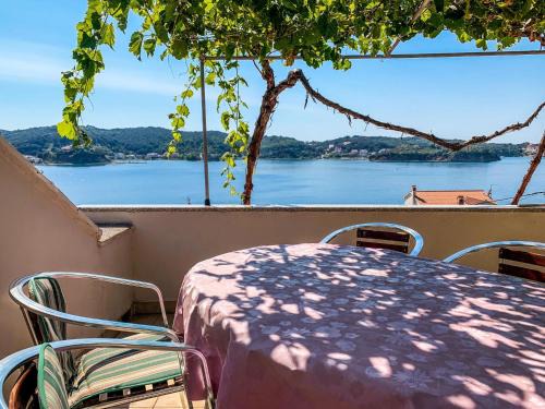 Rab Town Apartamento | Apartment Katica-2 by Interhome