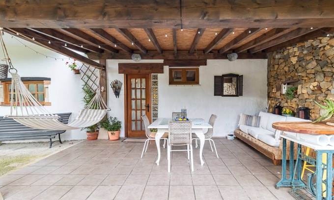 Estrada Apartamento | Apartamento 'Kety' con vistas a la montaña, terraza privada y Wi-Fi