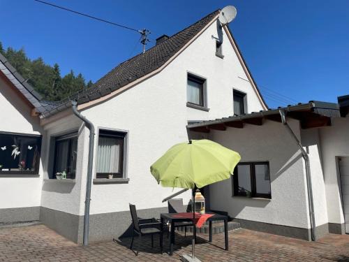 Adenau Apartamento | Apartment Kleeblatt by Interhome