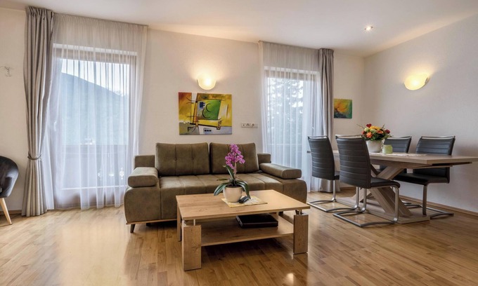 Naz Apartamento | Apartamento "Klementhof Nr 6" con vistas a la montaña, piscina, Wi-Fi, balcón y jardín