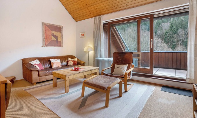 Bad Herrenalb Apartamento | Apartamento "Kuckucksnest" con jardín compartido, balcón y Wi-Fi