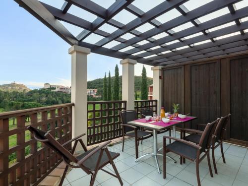 Le Dramont Apartamento | Apartment L'Esquinade F6 225 by Interhome