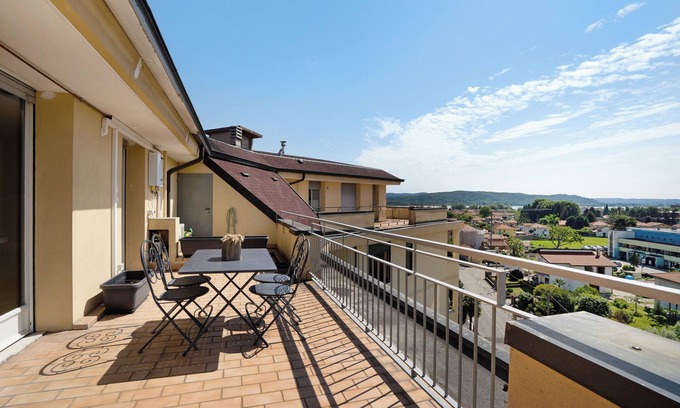 Arona Apartamento | Apartamento 'La Casa del Riccio' con vistas al lago, terraza y Wi-Fi