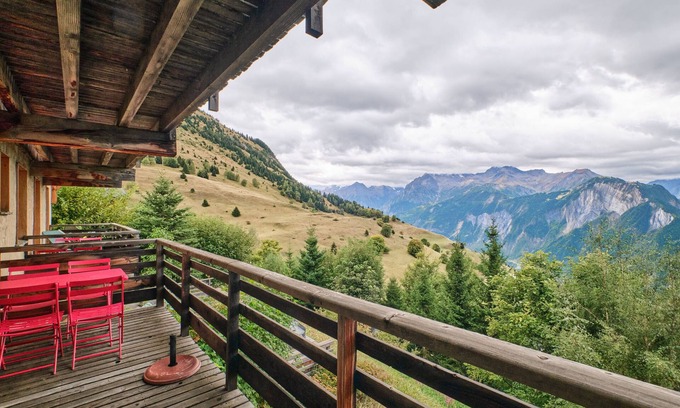 Villard-Reculas Apartamento | Apartamento 'La Forêt' con vistas a la montaña, balcón y Wi-Fi