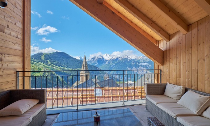 Huez-en-Oisans Apartamento | Apartamento 'La Grange' con vistas a la montaña, terraza privada y Wi-Fi