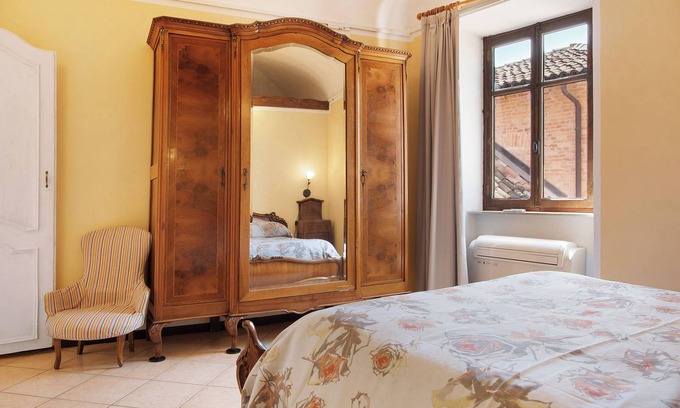 Costigliole d'Asti Apartamento | Apartamento 'La Rocca di Efisio - Grignolino' con balcón, Wi-Fi y aire acondicionado
