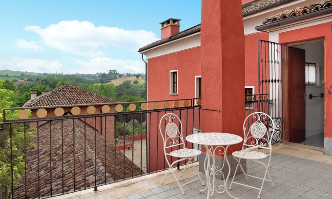 Costigliole d'Asti Apartamento | Apartamento 'La Rocca di Efisio - Barbera' con terraza privada, Wi-Fi y aire acondicionado