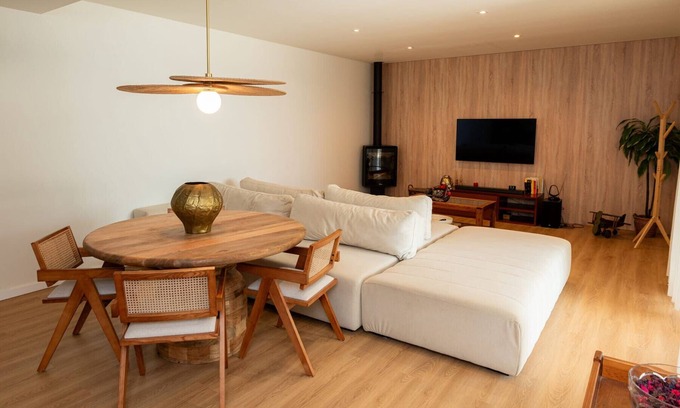 Guilhofrei Casa | Apartment 'Lago' with Lake View, Wi-Fi and Air Conditioning