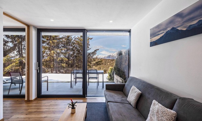 Avelengo Apartamento | Apartamento 'Laugen Residenze Moritz' Cerca de Merano con vistas a la montaña y jardín
