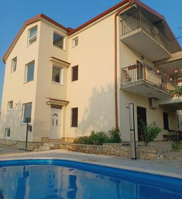 Donje Polje Apartamento | Apartment Laura - with PRIVATE swimming pool
