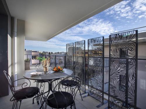 Cros-de-Cagnes Apartamento | Apartment Le Grey Pearl by Interhome