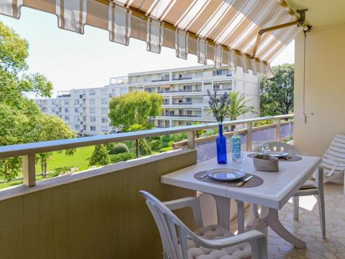 Cagnes-sur-Mer Apartamento | Apartment Le Vega by Interhome