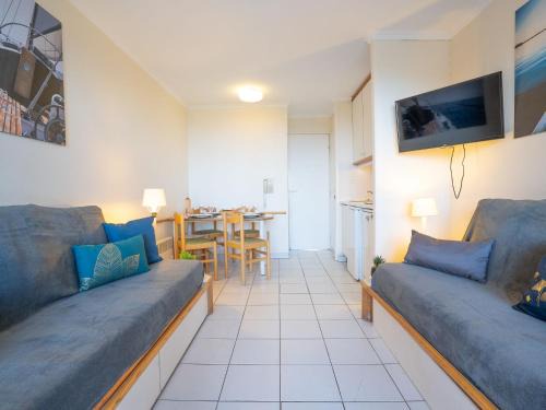 Cap Esterel Apartamento | Apartment Le Village - E1320 by Interhome