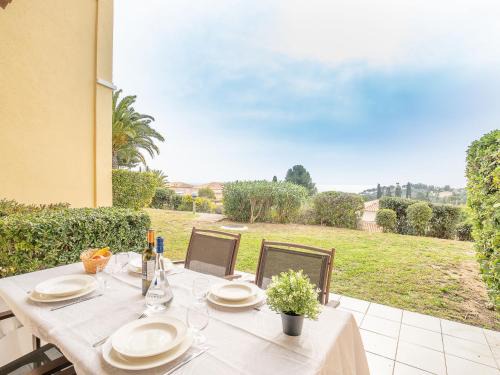 Cap Esterel Apartamento | Apartment Le Village - C4 008 by Interhome